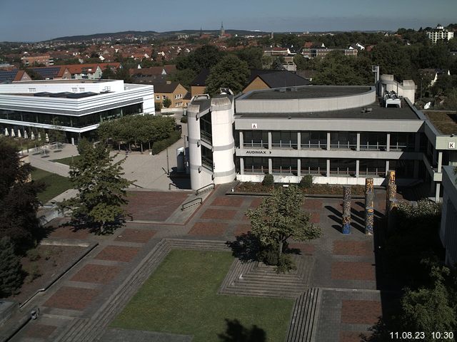 Foto der Webcam: Verwaltungsgebäude, Innenhof mit Audimax, Hörsaal-Gebäude 1