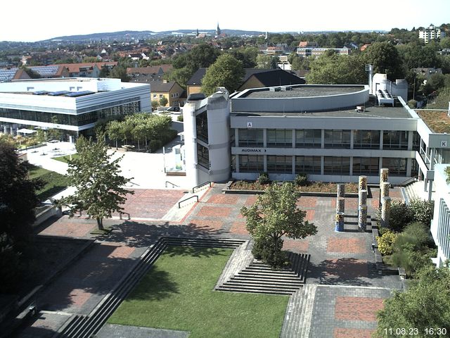 Foto der Webcam: Verwaltungsgebäude, Innenhof mit Audimax, Hörsaal-Gebäude 1