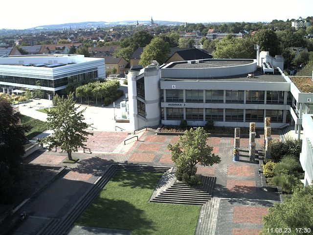 Foto der Webcam: Verwaltungsgebäude, Innenhof mit Audimax, Hörsaal-Gebäude 1