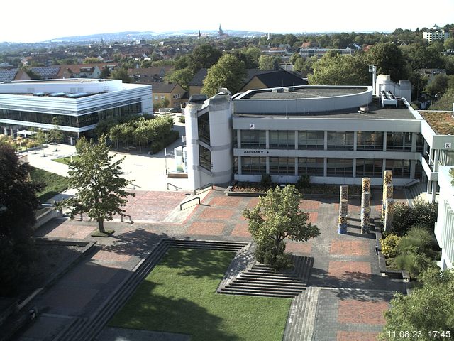 Foto der Webcam: Verwaltungsgebäude, Innenhof mit Audimax, Hörsaal-Gebäude 1