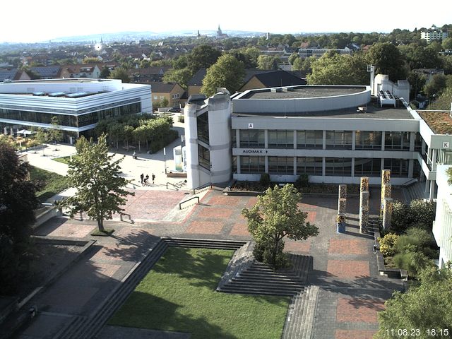 Foto der Webcam: Verwaltungsgebäude, Innenhof mit Audimax, Hörsaal-Gebäude 1