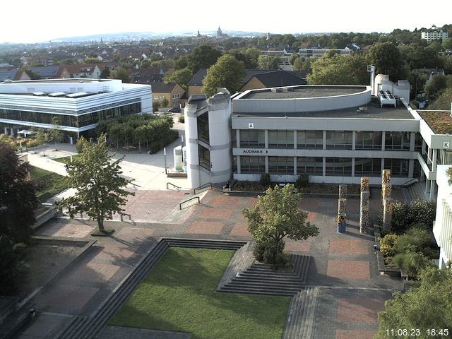 Foto der Webcam: Verwaltungsgebäude, Innenhof mit Audimax, Hörsaal-Gebäude 1