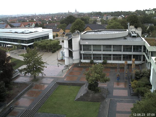 Foto der Webcam: Verwaltungsgebäude, Innenhof mit Audimax, Hörsaal-Gebäude 1