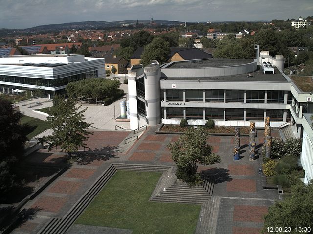 Foto der Webcam: Verwaltungsgebäude, Innenhof mit Audimax, Hörsaal-Gebäude 1