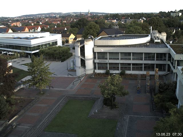 Foto der Webcam: Verwaltungsgebäude, Innenhof mit Audimax, Hörsaal-Gebäude 1