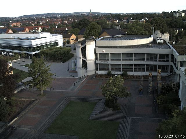 Foto der Webcam: Verwaltungsgebäude, Innenhof mit Audimax, Hörsaal-Gebäude 1