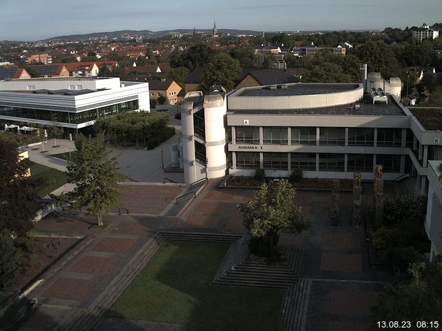 Foto der Webcam: Verwaltungsgebäude, Innenhof mit Audimax, Hörsaal-Gebäude 1