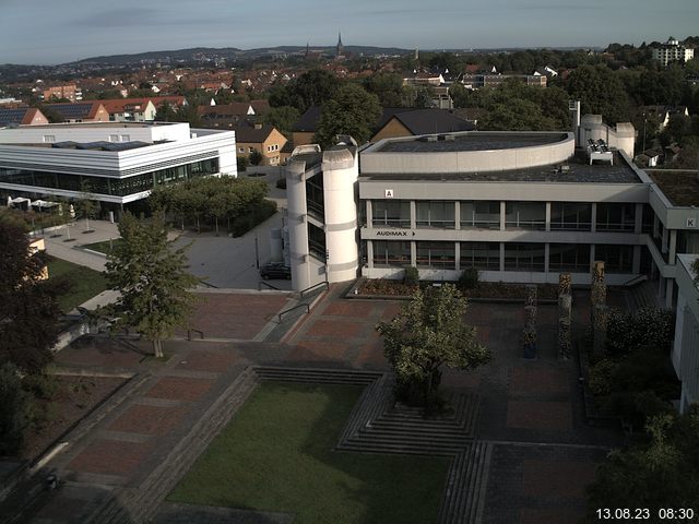 Foto der Webcam: Verwaltungsgebäude, Innenhof mit Audimax, Hörsaal-Gebäude 1