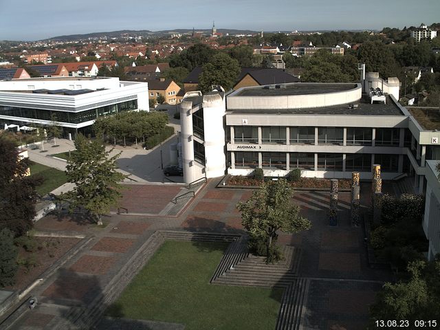 Foto der Webcam: Verwaltungsgebäude, Innenhof mit Audimax, Hörsaal-Gebäude 1