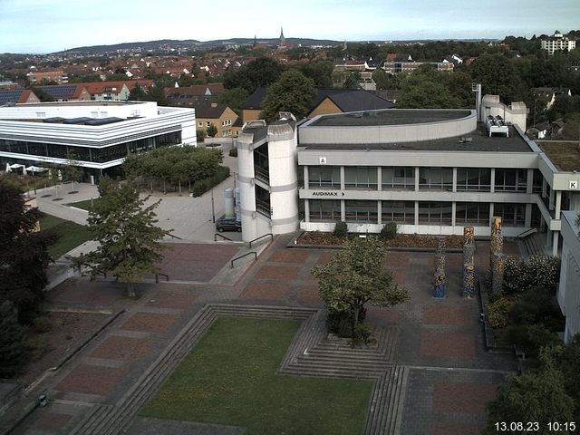 Foto der Webcam: Verwaltungsgebäude, Innenhof mit Audimax, Hörsaal-Gebäude 1