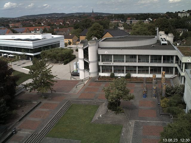 Foto der Webcam: Verwaltungsgebäude, Innenhof mit Audimax, Hörsaal-Gebäude 1