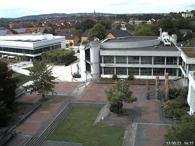 Foto der Webcam: Verwaltungsgebäude, Innenhof mit Audimax, Hörsaal-Gebäude 1