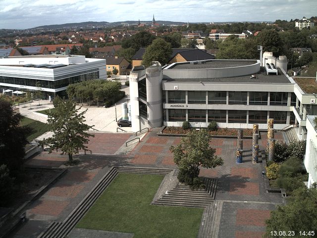 Foto der Webcam: Verwaltungsgebäude, Innenhof mit Audimax, Hörsaal-Gebäude 1