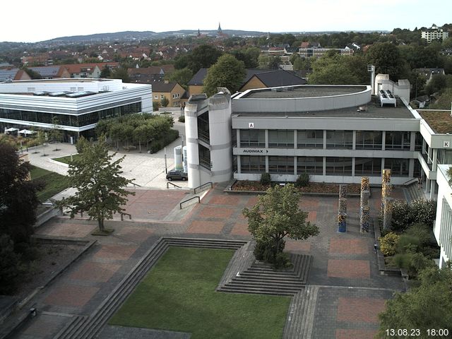 Foto der Webcam: Verwaltungsgebäude, Innenhof mit Audimax, Hörsaal-Gebäude 1