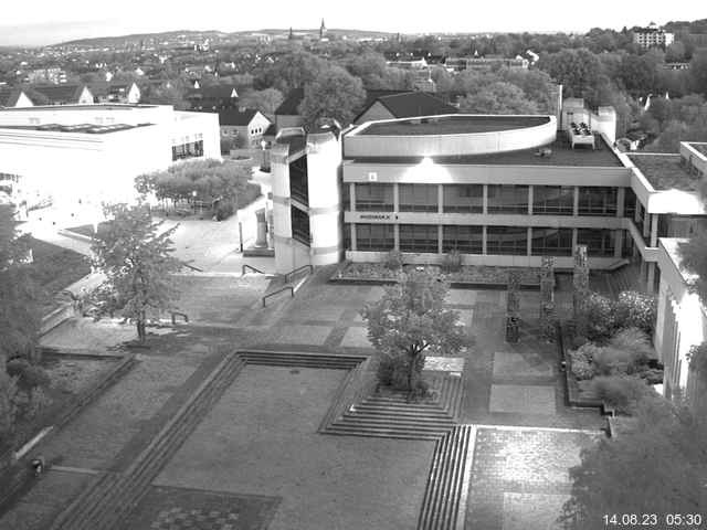 Foto der Webcam: Verwaltungsgebäude, Innenhof mit Audimax, Hörsaal-Gebäude 1