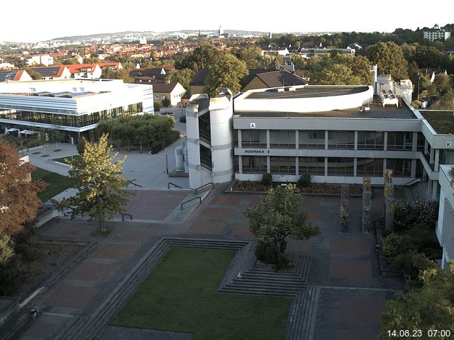 Foto der Webcam: Verwaltungsgebäude, Innenhof mit Audimax, Hörsaal-Gebäude 1