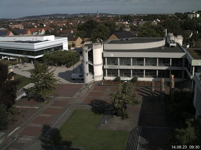 Foto der Webcam: Verwaltungsgebäude, Innenhof mit Audimax, Hörsaal-Gebäude 1