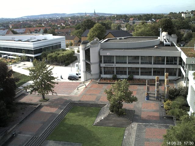 Foto der Webcam: Verwaltungsgebäude, Innenhof mit Audimax, Hörsaal-Gebäude 1