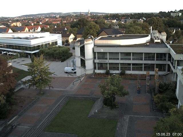 Foto der Webcam: Verwaltungsgebäude, Innenhof mit Audimax, Hörsaal-Gebäude 1