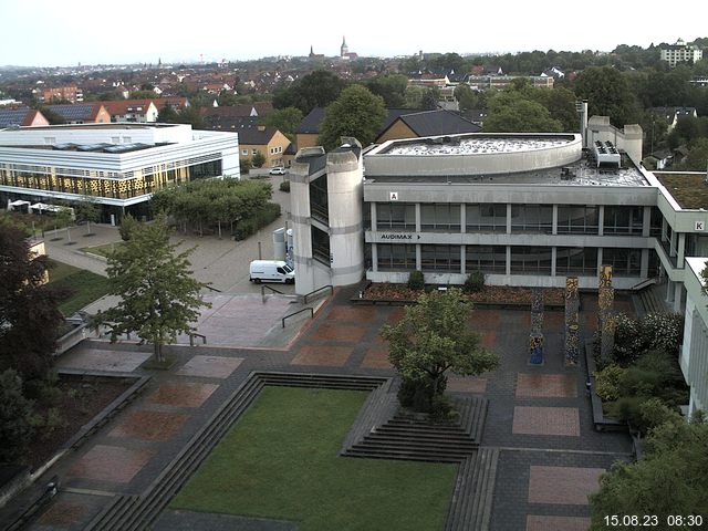 Foto der Webcam: Verwaltungsgebäude, Innenhof mit Audimax, Hörsaal-Gebäude 1