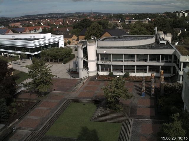 Foto der Webcam: Verwaltungsgebäude, Innenhof mit Audimax, Hörsaal-Gebäude 1