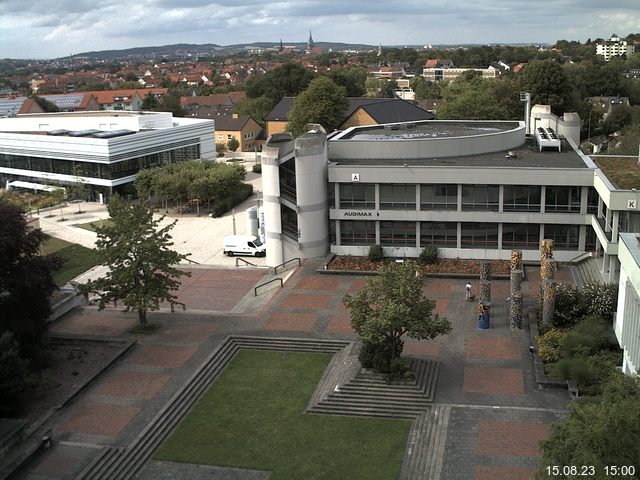 Foto der Webcam: Verwaltungsgebäude, Innenhof mit Audimax, Hörsaal-Gebäude 1