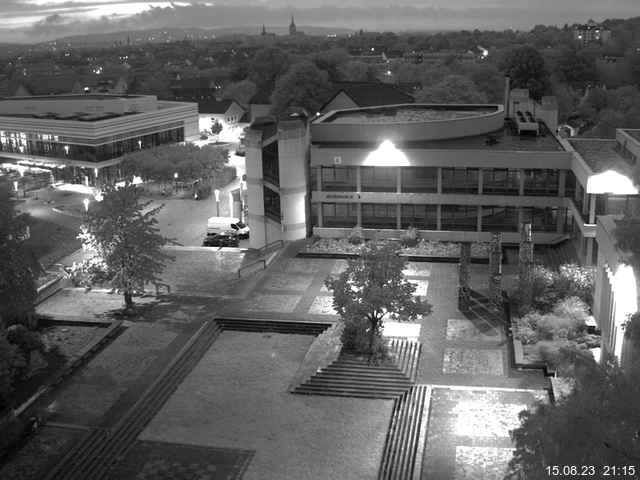 Foto der Webcam: Verwaltungsgebäude, Innenhof mit Audimax, Hörsaal-Gebäude 1