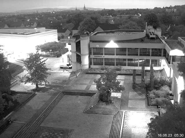 Foto der Webcam: Verwaltungsgebäude, Innenhof mit Audimax, Hörsaal-Gebäude 1