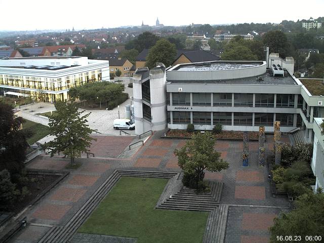 Foto der Webcam: Verwaltungsgebäude, Innenhof mit Audimax, Hörsaal-Gebäude 1