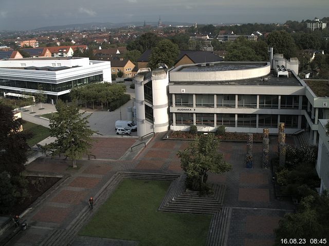 Foto der Webcam: Verwaltungsgebäude, Innenhof mit Audimax, Hörsaal-Gebäude 1