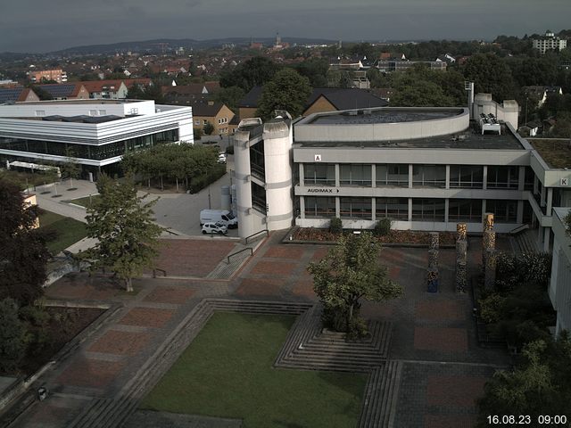 Foto der Webcam: Verwaltungsgebäude, Innenhof mit Audimax, Hörsaal-Gebäude 1