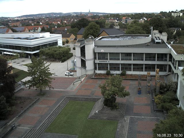 Foto der Webcam: Verwaltungsgebäude, Innenhof mit Audimax, Hörsaal-Gebäude 1