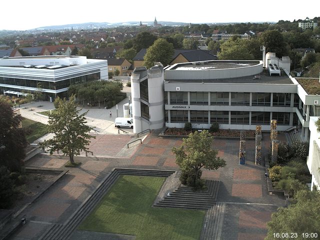 Foto der Webcam: Verwaltungsgebäude, Innenhof mit Audimax, Hörsaal-Gebäude 1