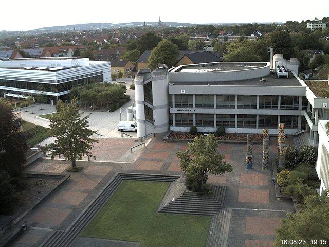 Foto der Webcam: Verwaltungsgebäude, Innenhof mit Audimax, Hörsaal-Gebäude 1