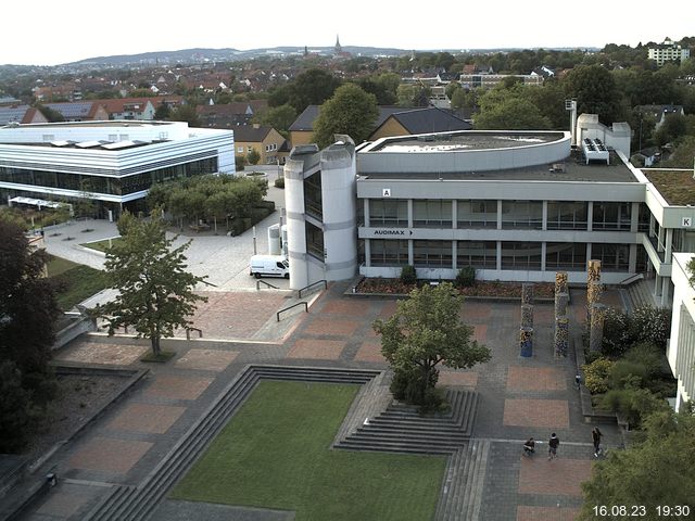 Foto der Webcam: Verwaltungsgebäude, Innenhof mit Audimax, Hörsaal-Gebäude 1