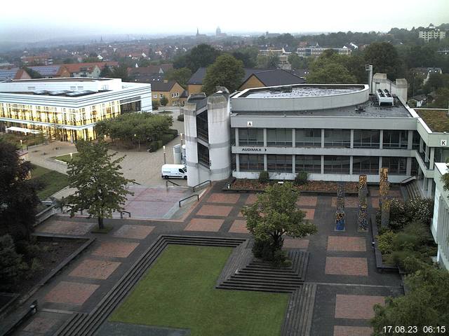 Foto der Webcam: Verwaltungsgebäude, Innenhof mit Audimax, Hörsaal-Gebäude 1