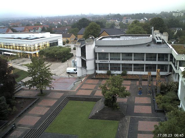 Foto der Webcam: Verwaltungsgebäude, Innenhof mit Audimax, Hörsaal-Gebäude 1