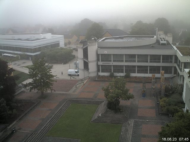 Foto der Webcam: Verwaltungsgebäude, Innenhof mit Audimax, Hörsaal-Gebäude 1