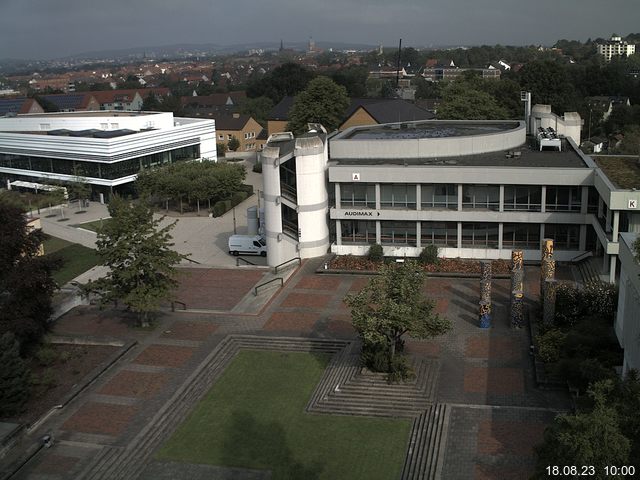 Foto der Webcam: Verwaltungsgebäude, Innenhof mit Audimax, Hörsaal-Gebäude 1