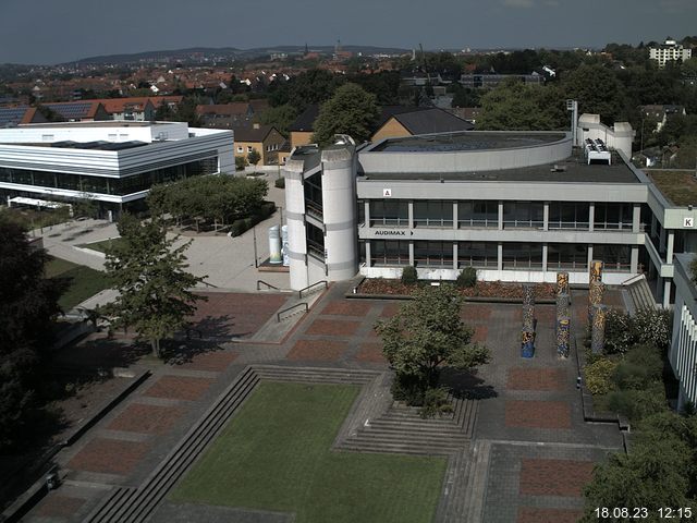 Foto der Webcam: Verwaltungsgebäude, Innenhof mit Audimax, Hörsaal-Gebäude 1