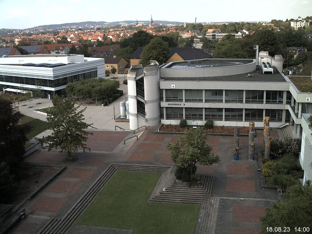 Foto der Webcam: Verwaltungsgebäude, Innenhof mit Audimax, Hörsaal-Gebäude 1