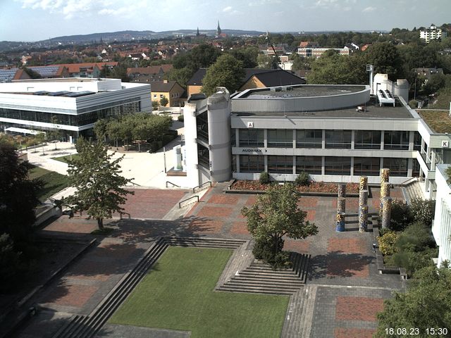 Foto der Webcam: Verwaltungsgebäude, Innenhof mit Audimax, Hörsaal-Gebäude 1