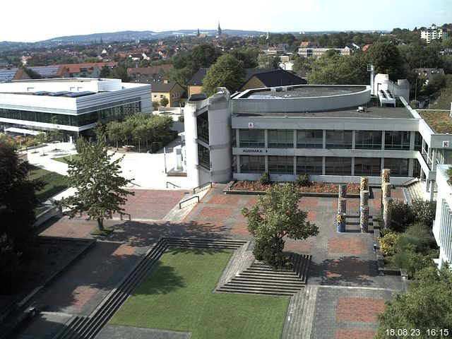 Foto der Webcam: Verwaltungsgebäude, Innenhof mit Audimax, Hörsaal-Gebäude 1