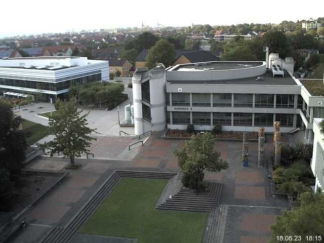 Foto der Webcam: Verwaltungsgebäude, Innenhof mit Audimax, Hörsaal-Gebäude 1