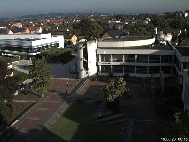 Foto der Webcam: Verwaltungsgebäude, Innenhof mit Audimax, Hörsaal-Gebäude 1