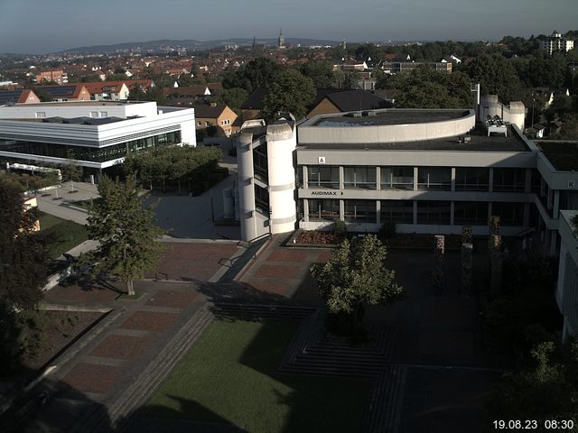 Foto der Webcam: Verwaltungsgebäude, Innenhof mit Audimax, Hörsaal-Gebäude 1