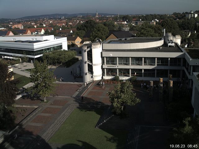 Foto der Webcam: Verwaltungsgebäude, Innenhof mit Audimax, Hörsaal-Gebäude 1