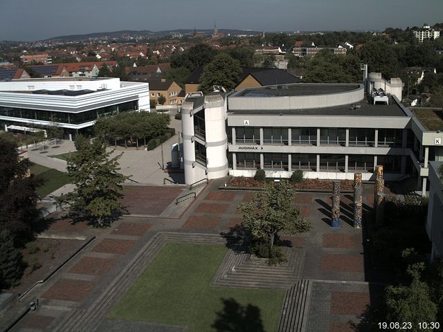 Foto der Webcam: Verwaltungsgebäude, Innenhof mit Audimax, Hörsaal-Gebäude 1