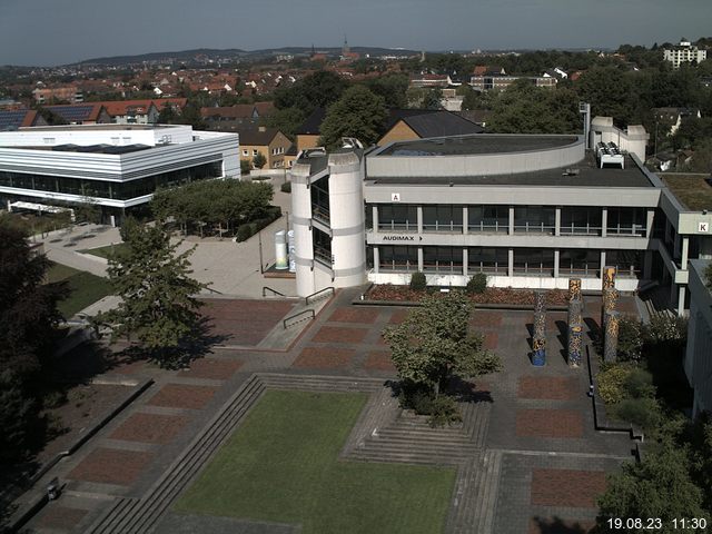 Foto der Webcam: Verwaltungsgebäude, Innenhof mit Audimax, Hörsaal-Gebäude 1