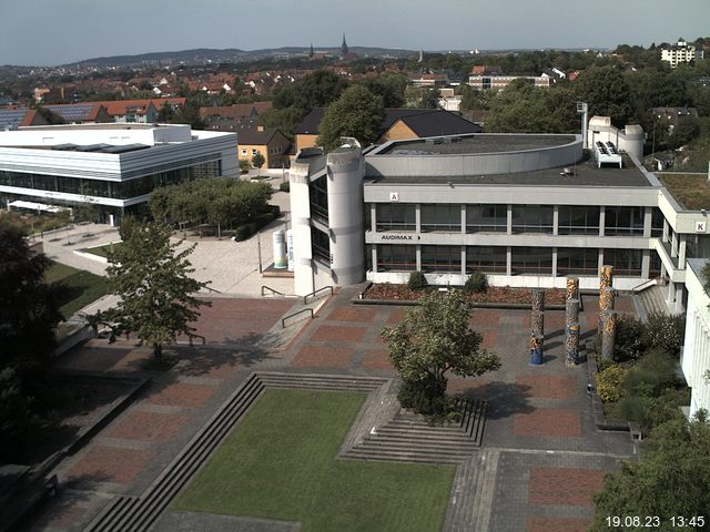 Foto der Webcam: Verwaltungsgebäude, Innenhof mit Audimax, Hörsaal-Gebäude 1